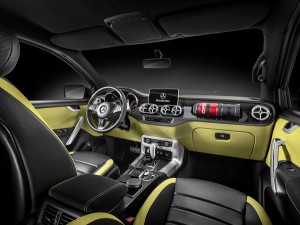 Mercedes-Benz Concept X-CLASS Powerful Adventurer – Interior (Mix of glossy black nappa leather and carbon-style black embossed leather surfaces, Highlights in colour of exterior paint finish (lemonax metallic)