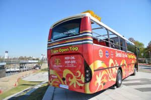 man-bus-with-the-man-lion-s-touring-man-truck-bus-is-offering-a-cabriolet-single-decker-bus-for-sightseeing-tours-in-korea-2-452700