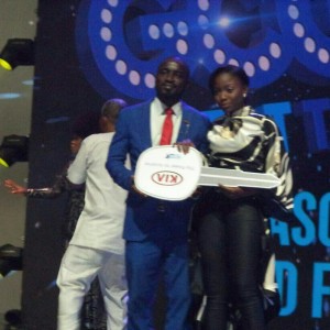 The winner of the GCGT Season 7 , 19-year-old Esther Benyeogo, receiving the ceremonial key to the KIA RIO from the Marketing Manager, KIA Motors Nigeria, Mr. Jimoh Olawale
