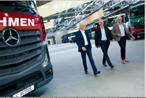 From left : Reimund Kahmen, Executive Director of KAHMEN TransCargo GmbH, Dr Volker Hüntrup, Head of the Mercedes-Benz Trucks Order Centre, and Detlev Kahmen, Executive Director of KAHMEN TransCargo GmbH, at the hand over ceremony of the first seven of the 70 Mercedes-Benz Actros trucks.